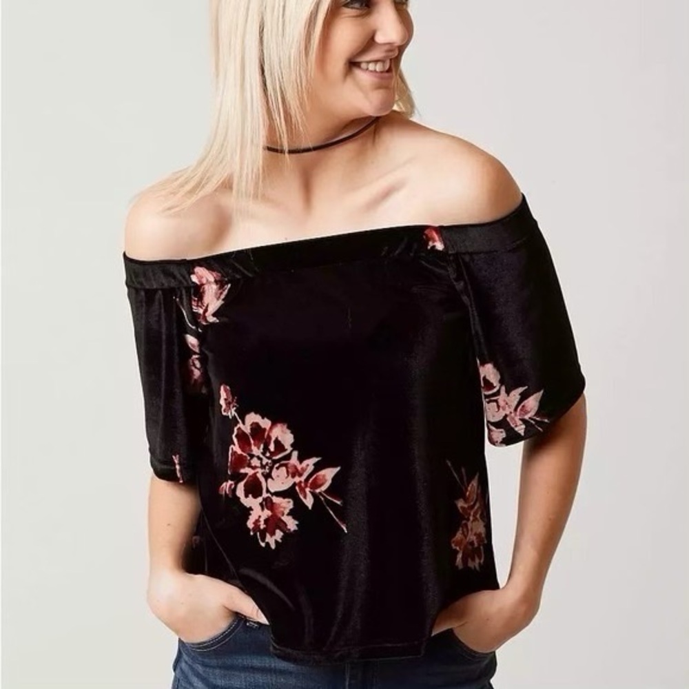Buckle BKE Boutique Small Black Floral Velvet Off Shoulder Pullover Top NWOT